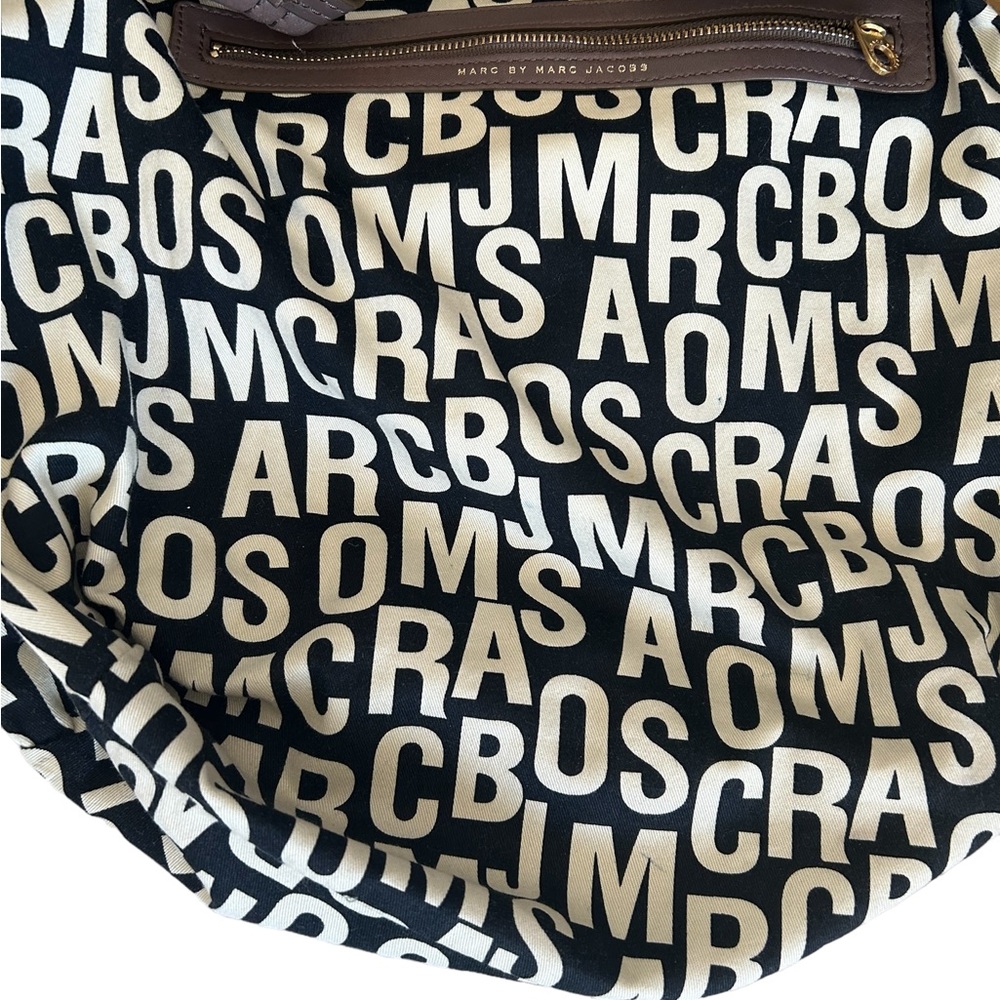 Marc Jacobs Leather Hobo Shoulder/Crossbody Bag-Taupe-Awesome preloved condition - Picture 9 of 10